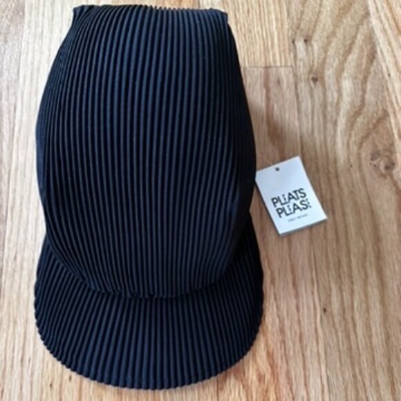 Pleats Please Issey Miyake Pleats Cap (NWT) in Black main image 8